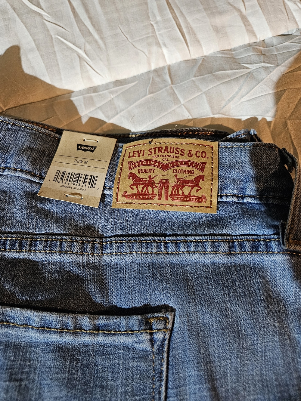 Levi's Womens's Blue Denim Jeans - Classic Fit